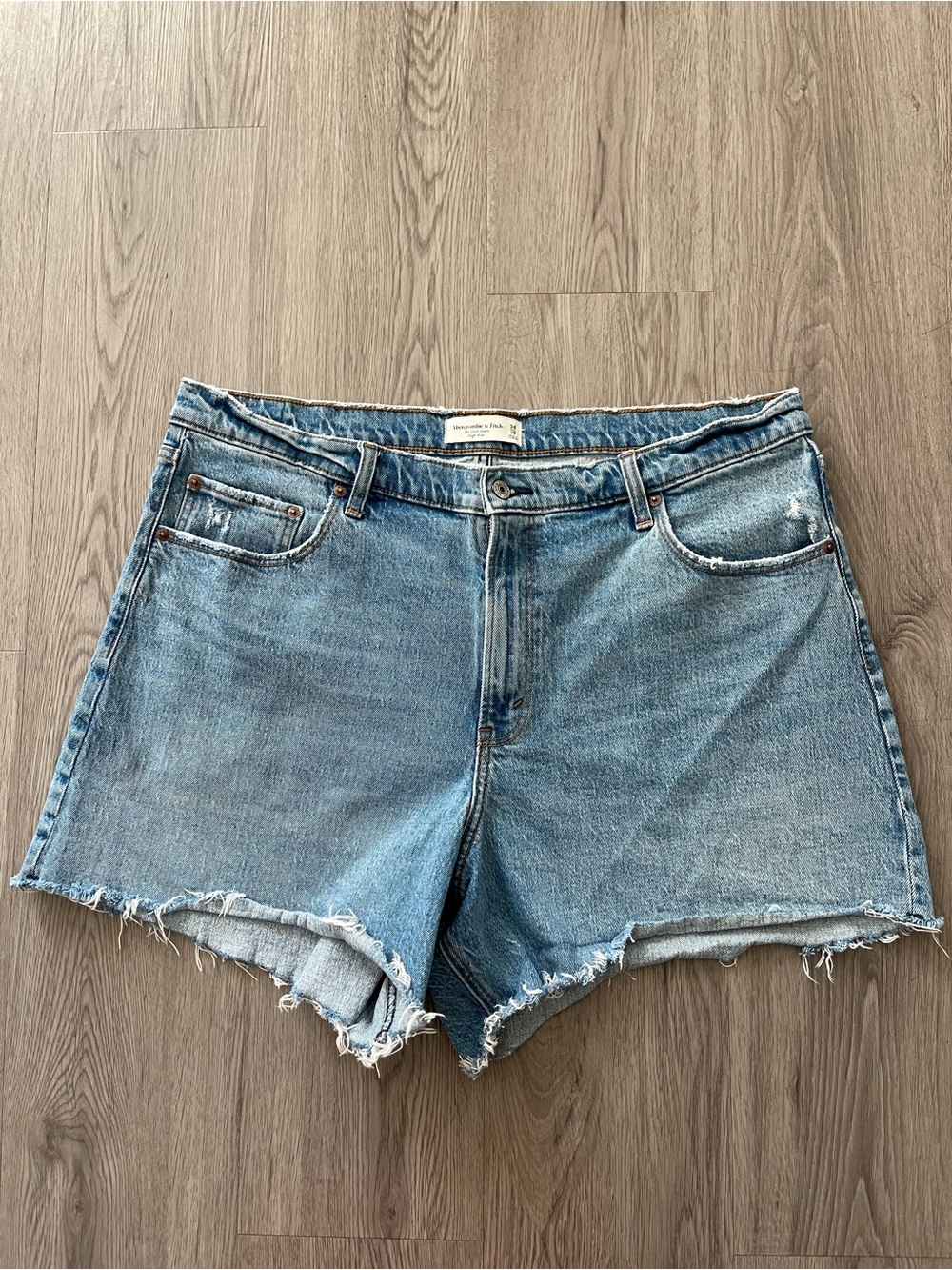 Abercrombie and fitch the dad short
